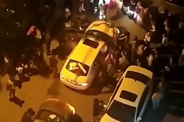 Sokak ortasında rezalet! Bursa'da gelin alma töreninde koronavirüse davetiye çıkardılar
