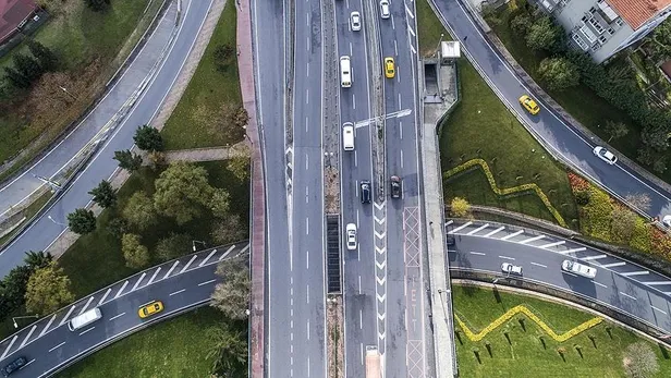 İstanbul'da sağanak yağış sonrası trafik durma noktasına geldi!-12