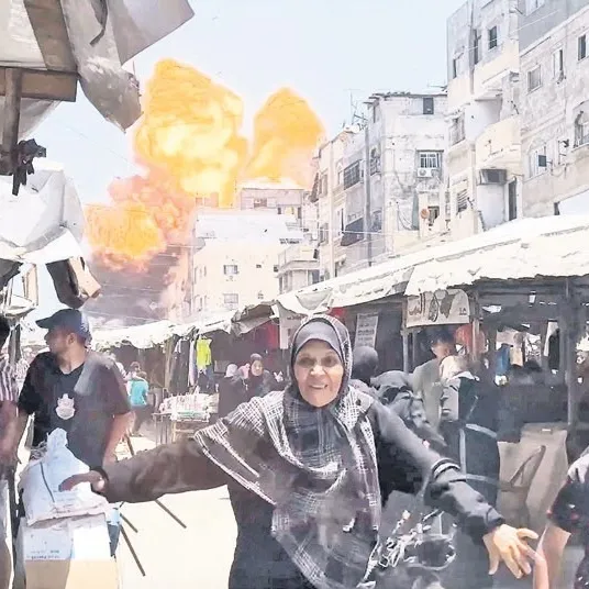 Yardım bekleyenlere tank ateşi