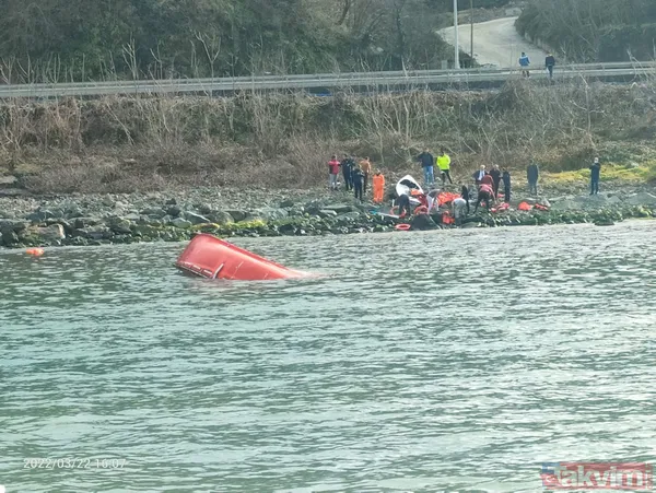 Rize'de korku dolu anlar! Eğitim filikası alabora oldu: 14 öğrenci ve akademisyen denize düştü - 15