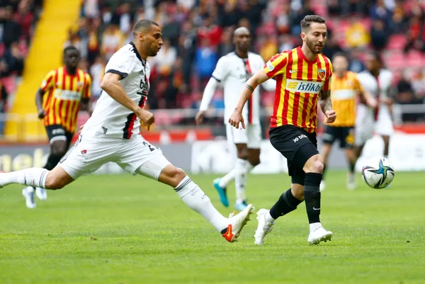 son-dakika-besiktasli-welinton-arabistan-yolunda-1659972422286.jpg Son dakika: Beşiktaşlı Welinton Arabistan yolunda!-3