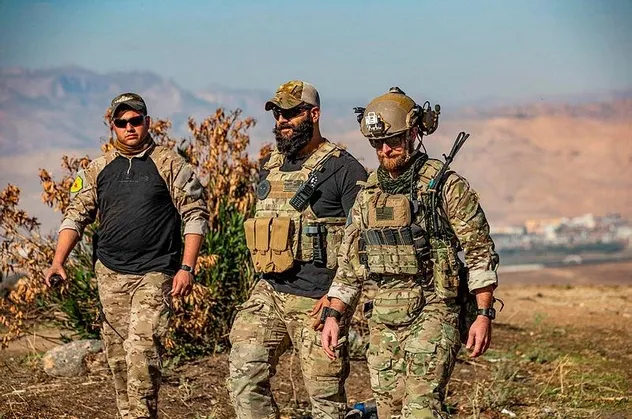 Bu fotoğraf bugün çekildi! ABD'li askerler YPG'li teröristlerle