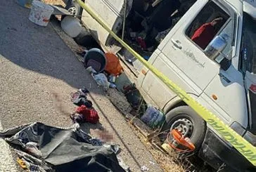İşçileri taşıyan minibüs kaza yaptı