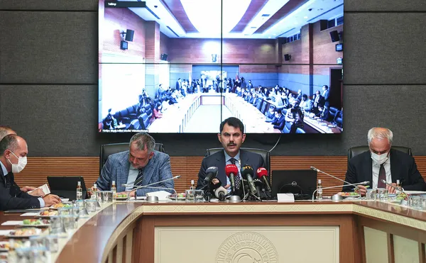 cevre-ve-sehircilik-bakani-murat-kurum-8-bin-405-metrekup-musilaji-topladik-1625000486701.jpg Çevre ve Şehircilik Bakanı Murat Kurum: 8 bin 405 metreküp müsilajı topladık-2