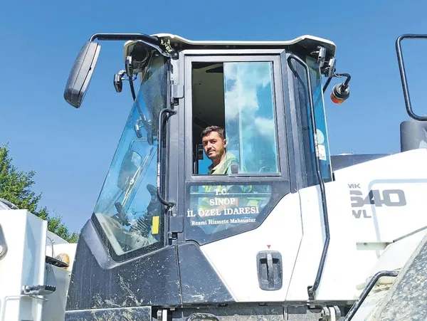 Kepçe operatörü Sefer Cankur, sel baskınında 40 kişiyi ölümden kurtardı-1