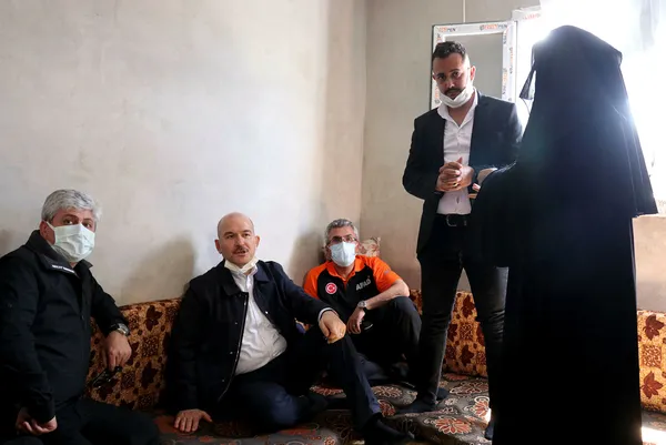 icisleri-bakanisuleymansoylu-suriyenin-idlib-kentinde-1-yilda-burada-35-bin-ev-nihayete-erdirilmistir-1620929238999.jpg İçişleri Bakanı Süleyman Soylu Suriye'nin İdlib kentinde: 1 yılda burada 35 bin ev nihayete erdirilmiştir-2