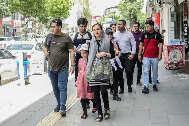 Van'da yer kalmadı! İranlı turistler otellerde yer kalmayınca pansiyonlara yerleştirildi-3