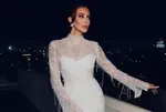 Özge Ulusoy'un podyumdaki zor anları: Ayakkabısı ayağından fırladı
