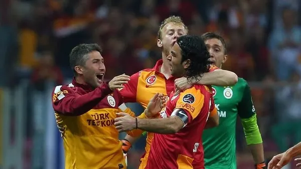 galatasarayli-sabri-sarioglundan-yillar-sonra-sok-itiraflar-burak-yilmaz-selcuk-inan-ve-arda-turan-1636902839140.jpg Galatasaraylı Sabri Sarıoğlu'ndan yıllar sonra şok itiraflar! "Burak Yılmaz, Selçuk İnan ve Arda Turan..."-4