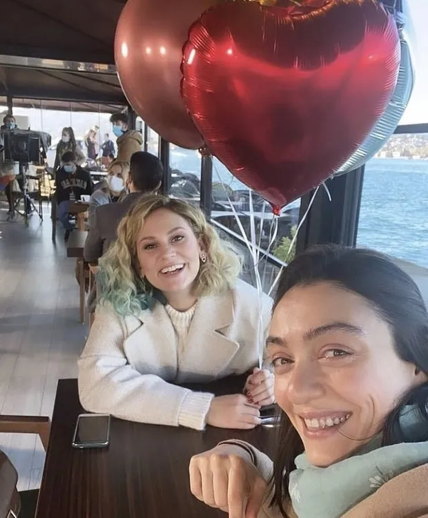 TRT 1'den şok hamle Masumlar Apartmanı'nda her şey yolunda gibiydi ama set fokur fokurmuş! Kendi kendinin ipini çekti-7