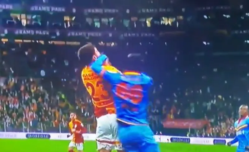 galatasaray-goztepe-macinda-penalti-kazandi-iste-o-an-1736007563509.jpg Görüntü Bein Sports'tan alınmıştır