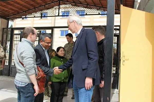 ABD'li komutanlar Münbiç'te çarşı turunda-2