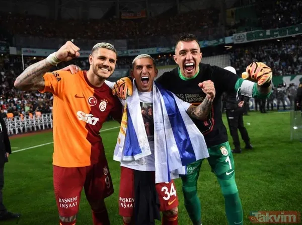 Son dakika transfer haberi! Galatasaray Beşiktaş'ın istediği yıldız oyuncuyu kadrosuna katıyor... Kerem Demirbay işi bitirmek üzere - 12