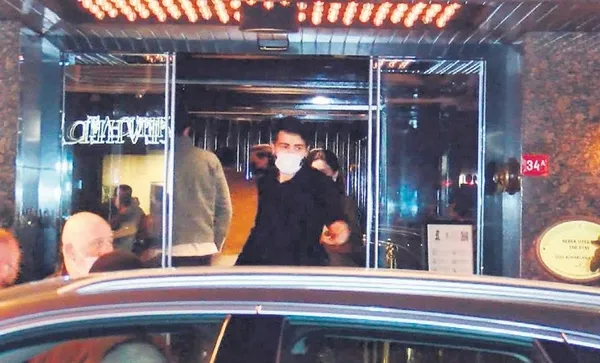 Fikret Orman ve sevgilisi Tuğba Coşkun eğlence peşinde! Muzaffer Yıldırım’ın otelinde skandallar bitmiyor-7