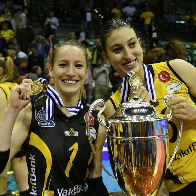VakıfBank’ta Kübra Akman ile yollar ayrıldı
