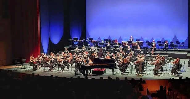 Londra Filarmoni Orkestrası Atatürk Kültür Merkezi’nde konser verdi: Haydar Haydar türküsüyle açılış yaptılar