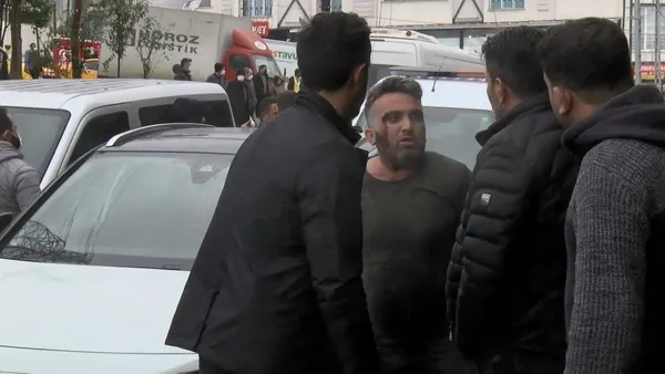 istanbulun-esenyurt-ilcesinde-silahli-ve-kilicli-kavga-poh-bolgeye-indi-1612030542516.jpg İstanbul'un Esenyurt ilçesinde silahlı ve kılıçlı kavga! PÖH bölgeye indi-8