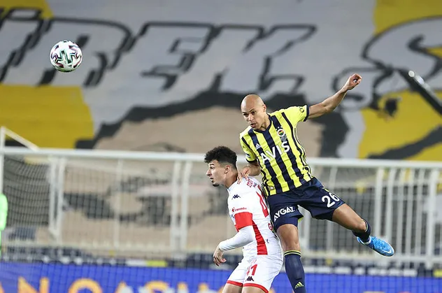 Fenerbahçe defansında saatli bomba! Tisserand'ın hataları Fener'i yakıyor