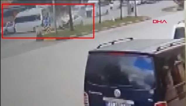 gaziantep nizip te otomobil ile ogrenci servisi carpisti 16 yarali kaza ani kamerada