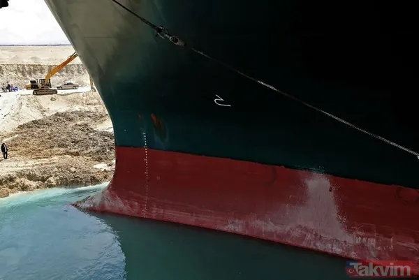 SON DAKİKA: Süveyş Kanalı'nda sıkışan Ever Given isimli gemi hareket ettirildi! Mürettebatın sevinç anları kamerada: Allahuekber - 7