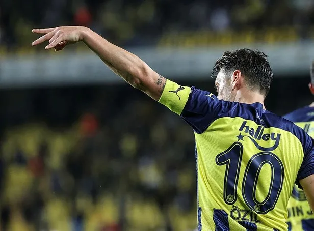 mesut-ozil-resitali-fenerbahce-2-1-giresunspor-mac-sonucu-1632424734372.jpeg