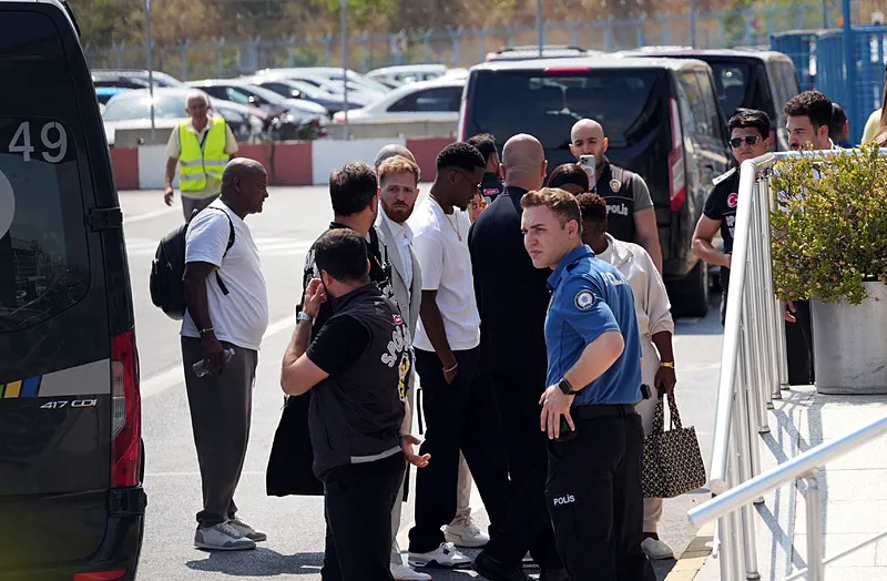 Fenerbahçe'den 5 transfer daha! Havalimanı dolup taşacak - 16