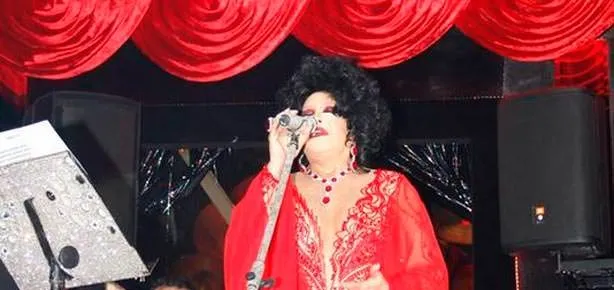 Sahnede tek taş krizi!