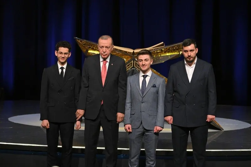 baskan-recep-tayyip-erdogan-muslumanlar-olarak-kuranin-rehberligine-her-zamankinden-daha-fazla-ihtiyacimiz-var-1712351293976.jpeg