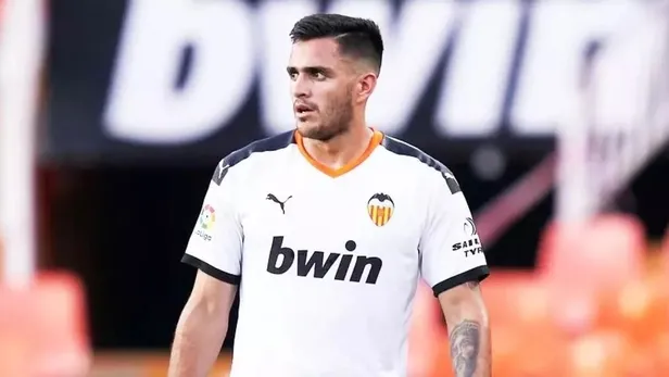 fenerbahcede-uruguayli-santrfor-maxi-gomez-icin-geri-sayima-basladi-1659911001592.jpeg Fenerbahçe'de Uruguaylı santrfor Maxi Gomez için geri sayıma başladı-2