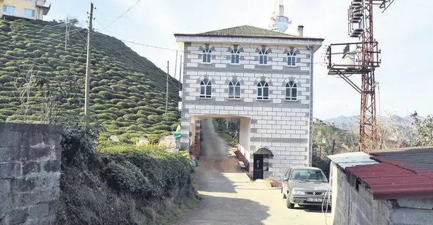 Yol üstü cami