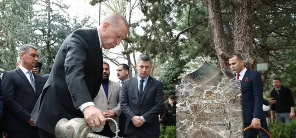 baskan-erdogandan-turkesin-kabrine-ziyaret-1680615223771.jpg Başkan Erdoğan'dan Türkeş'in kabrine ziyaret!-3