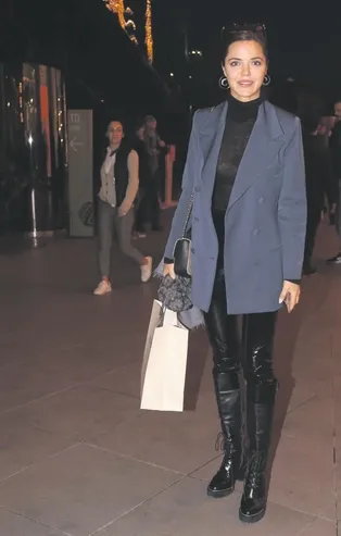 'Bir Zamanlar Çukurova'nın 'Züleyha'sı Hilal Altınbilek'ten kahve keyfi