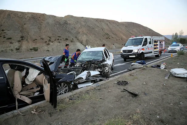 Son dakika: Erzincan'da katliam gibi kaza! 7 ölü, 3 yaralı-3