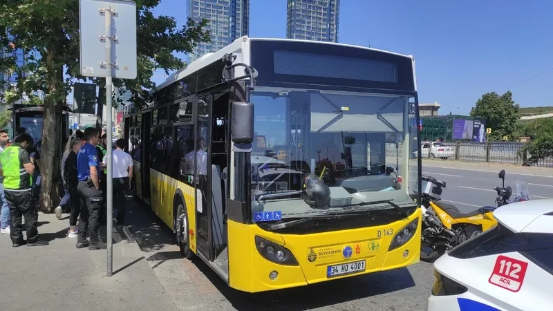 Şişli'de motosiklet artçısı sara nöbeti geçirip İETT otobüsünün önüne düştü!-3