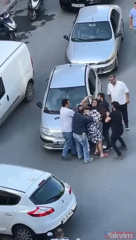 Saç saça baş başa birbirlerine girdiler! İstanbul'da kadın sürücülerin yol verme kavgası - 2