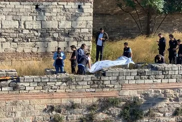 Son dakika: Topkapı Surlarının altında erkek cesedi bulundu!
