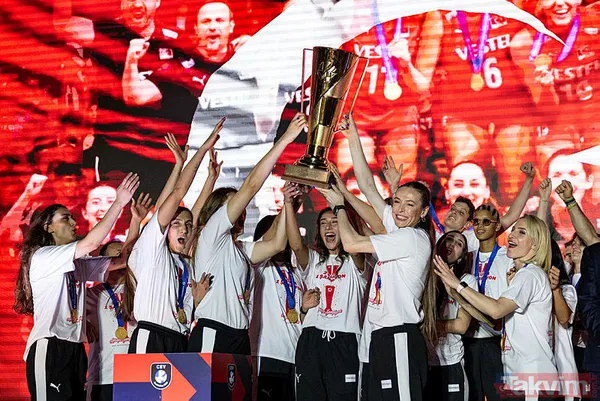 Filenin Sultanları, Avrupa şampiyonluğunu doyasıya kutladı! Vargas "Malatya bulunmaz eşin" türküsüne eşlik etti - 23