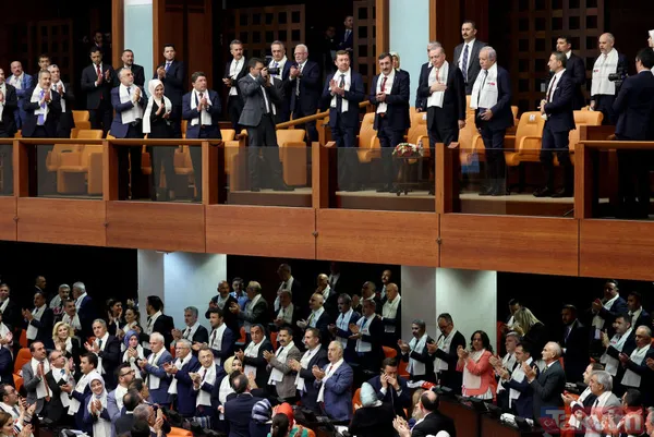 TBMM'deki Filistin oturumuna katılmamıştı! CHP Genel Başkanı Özgür Özel'in ayağı kırıldı - 9