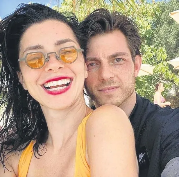 Merve Boluğur sevgilisi kim? Sevgilisi ile görüntülenen Merve Boluğur kaç yaşında?-2