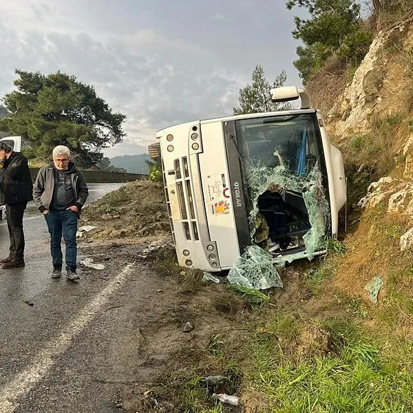 Aydın’da tur minibüsü devrildi!