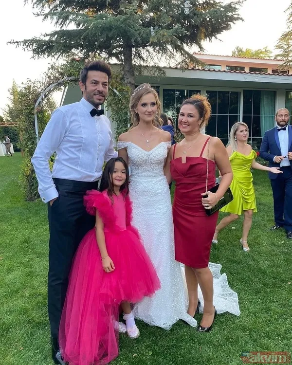 Hercai’nin yıldızları evlendi! Ebru Şahin anbean paylaştı Oya Unustası ile Ahmet Tansu Taşanlar düğün dansı sosyal medyayı salladı - 7