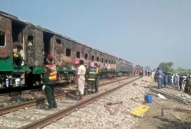 Pakistan'da 74 kişinin can verdiği tren faciasında tüyler ürperten detay!-4