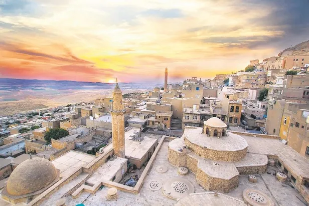 Başrolünde Akın Akınözü ve Ebru Şahin'in yer aldığı atv’nin dizisi Hercai Mardin'e turistik anlamda büyük yarar sağladı-2