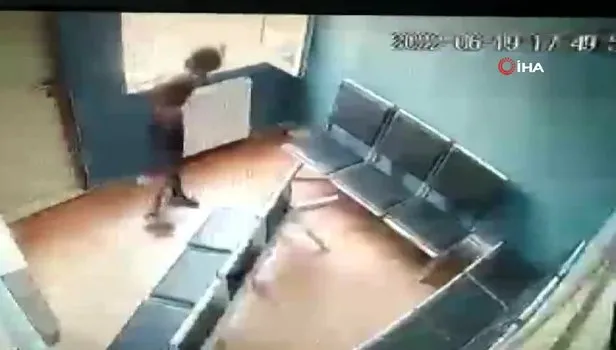 Sultanbeyli’de genç kız ortalığı birbirine kattı! Trafikte otomobilin üzerine çıktı