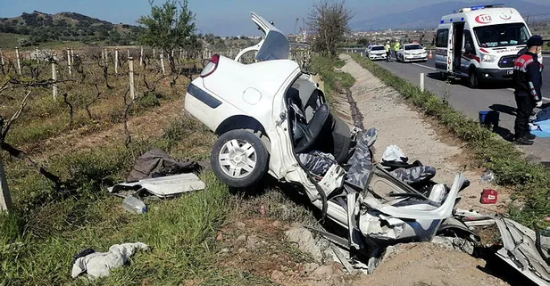 Manisa’da katliam gibi kaza! Hurdaya dönen araçtan sağ çıkamadılar
