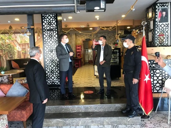 koronavirus-tedbirlerinde-ceza-kesilmeden-onceki-son-gunde-denetimler-yapildi-1603798170329.jpg Koronavirüs tedbirlerinde ceza kesilmeden önceki son günde denetimler yapıldı-2