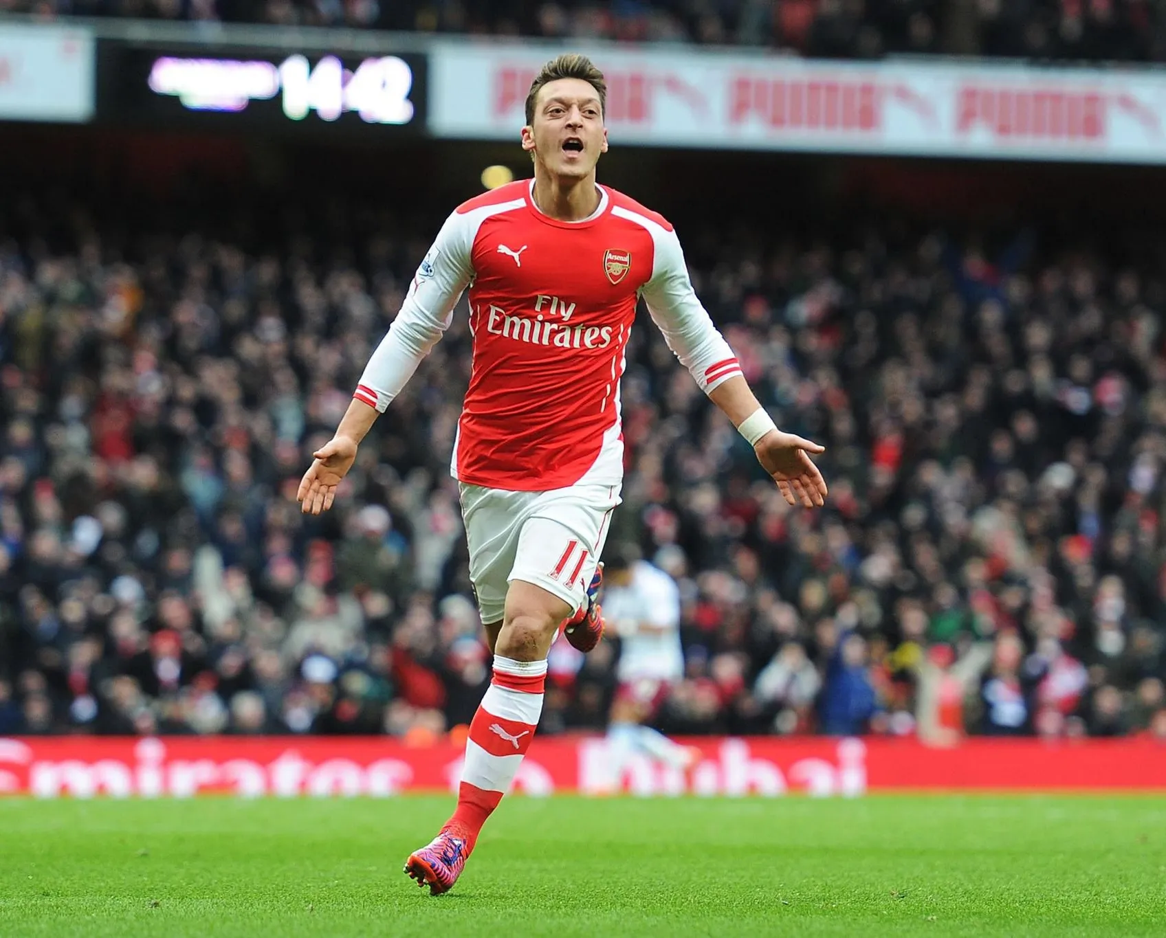 Mesut Özil 3,5 yıllık imzayı attı!