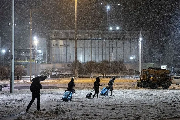 HAVA DURUMU | İstanbul'da kar kalınlığı 30 santimetreye kadar çıktı! Meteorolojiden peş peşe uyarılar-19