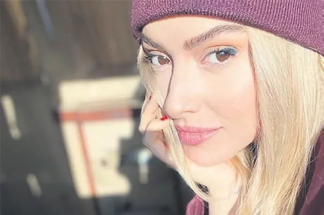 Aşkını ifşa eden Hadise, Kaan Yıldırım'ın Benek isimli köpeğiyle bir poz daha verdi
