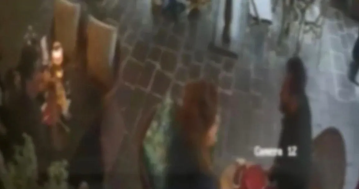 1781607652868.png Saldırıyı gerçekleştiren 16 yaşındaki şüpheli E.T. polis ekipleri tarafından yakalanarak tutuklandı.